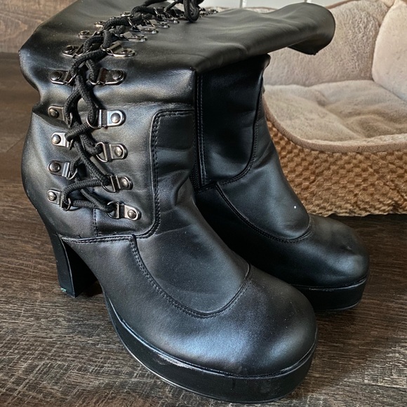 Boots - Picture 1 of 3